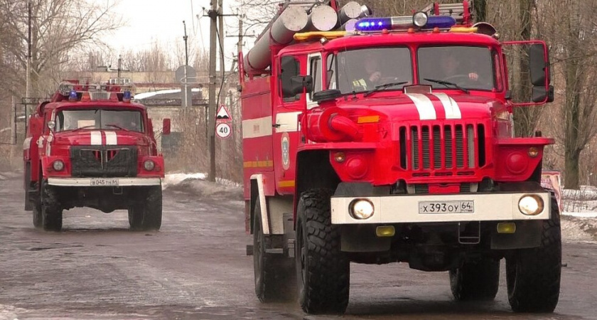 В Саратове эвакуировали 15 человек из-за пожара в пятиэтажке