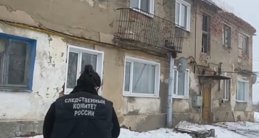 Следователи проверяют аварийный дом в Пугачеве по поручению главы СК