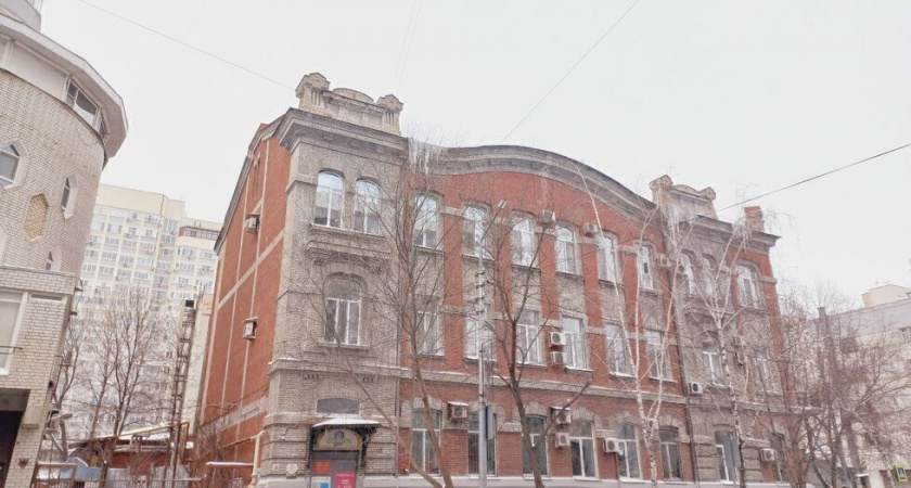 Саратовцы жалуются на неубранный снег и опасные сосульки
