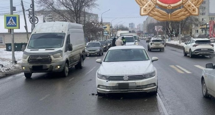 В Энгельсе Volkswagen сбил пенсионерку на улице Степной