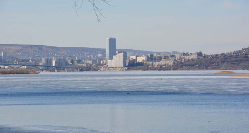 Саратовцы массово жалуются на химический запах в городе