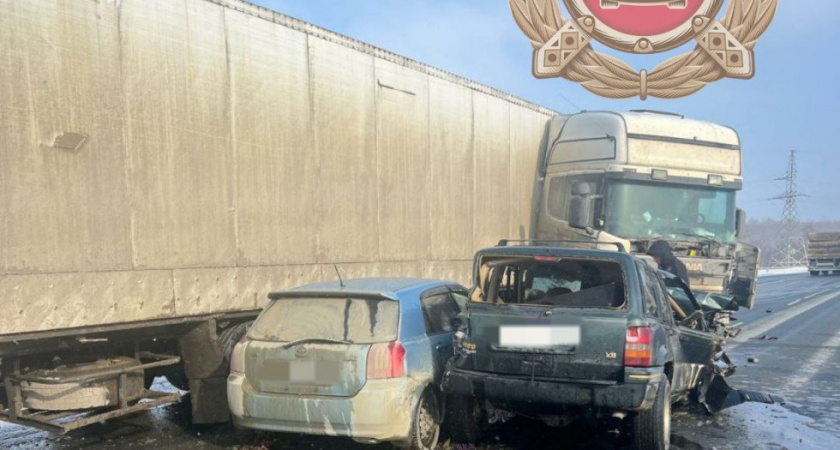 22-летний водитель Jeep скончался после тройного ДТП под Вольском