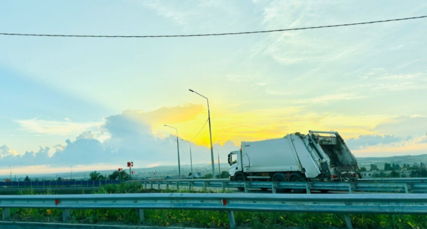 Жители трех районов Саратовской области задолжали за вывоз мусора более 10 месяцев
