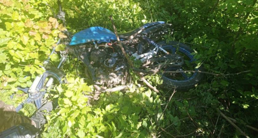 Пьяный подросток на мотоцикле покалечил пассажира и скрылся с места ДТП в Саратовской области