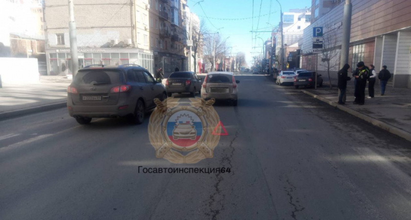 В центре Саратова водитель Lada Kalina сбил пешехода