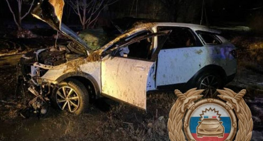 В Новоузенске водитель "Лады" врезался в столб и попал в больницу