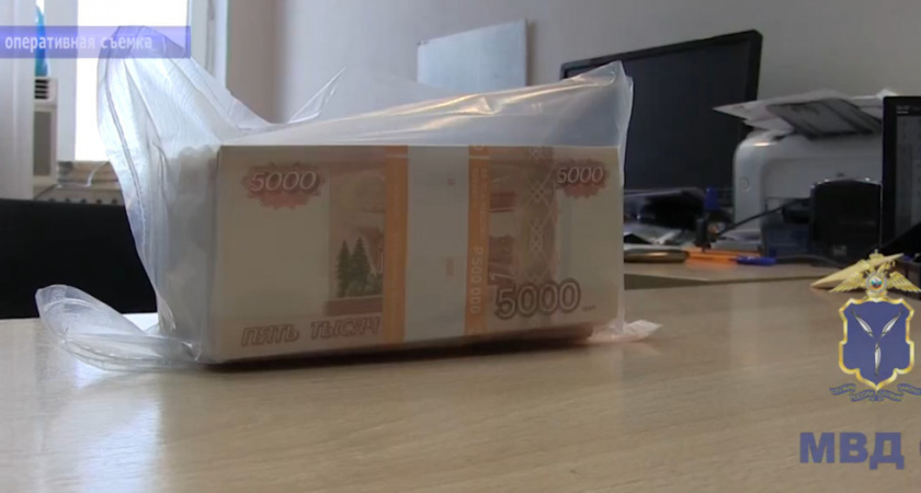 В Саратове задержали главу компании за вымогательство 3 млн рублей у торговой сети