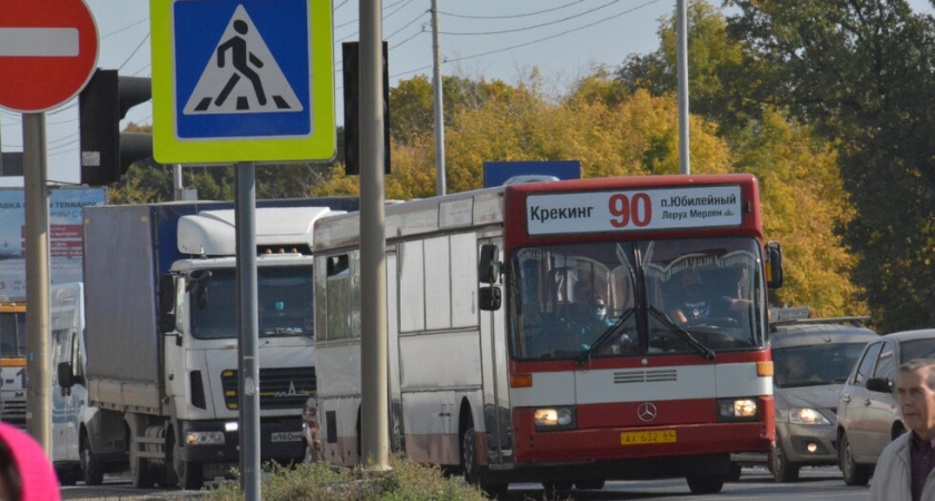 Пять автобусных маршрутов Саратова остались без перевозчиков