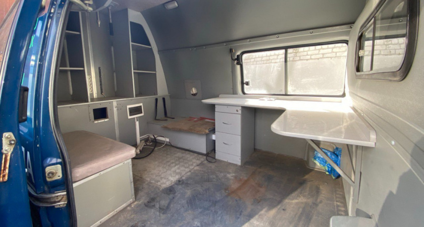 Экологическая лаборатория и автомобили выставлены на продажу в Саратове