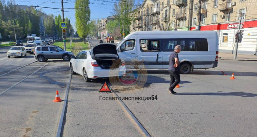 Пассажирка маршрутки пострадала в ДТП в Саратове