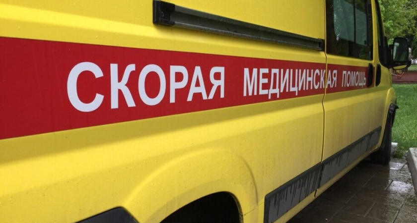 В Саратове пассажирка "Лады" пострадала при столкновении с КамАЗом