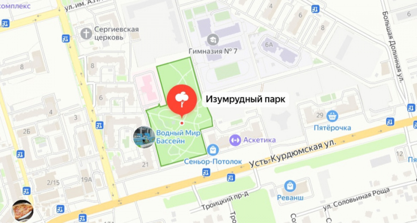 Подросток порезал шатер в сквере Изумрудный в Саратове