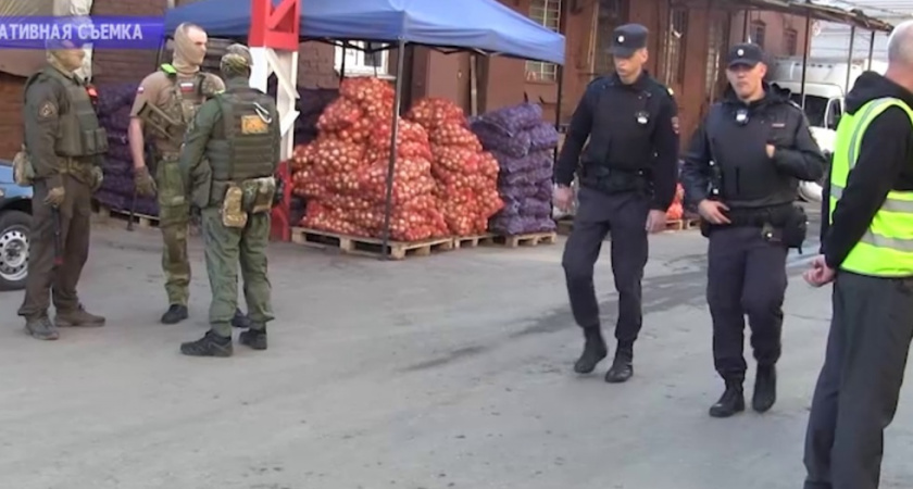 В Саратове на рынке "Привоз" прошел миграционный рейд