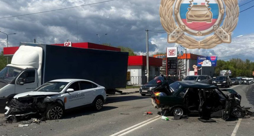 Два человека пострадали в ДТП с участием ВАЗ-2115 и Lada Vesta в Энгельсе