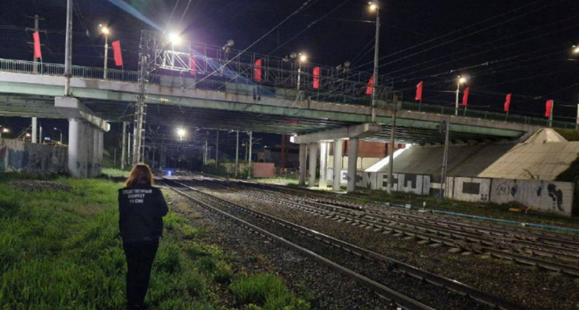 Подросток попал под поезд при переходе путей в неположенном месте
