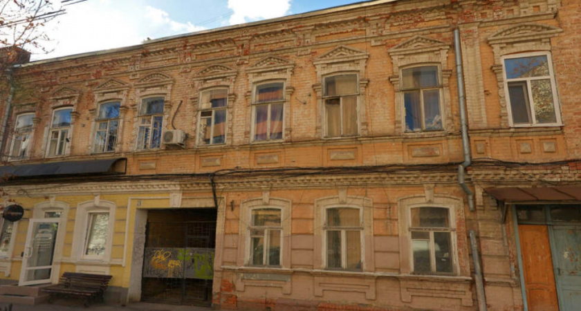 В Саратове расселят два аварийных дома до 2028 года