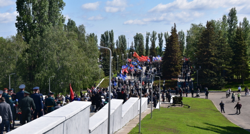 Тысячи саратовцев собрались в Парке Победы на празднование 9 мая