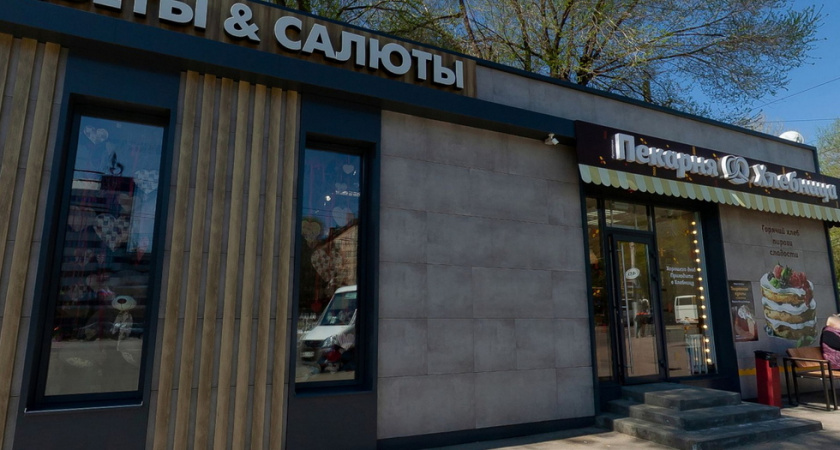 Мэрия Саратова требует снести ларек с пекарней у площади Ленина