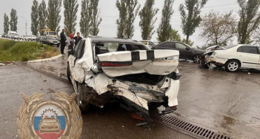 Водитель Toyota пострадал в тройном ДТП в Энгельсе