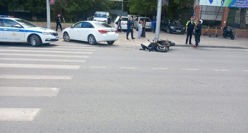 В Саратове в ДТП с автомобилем пострадала мотоциклистка