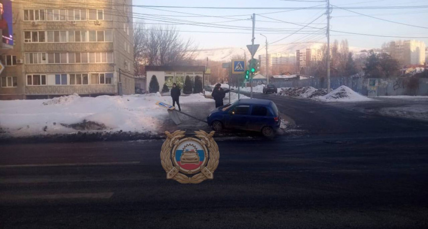 Водитель Daewoo Matiz получил год ограничения свободы за сбитый знак, травмировавший девочку и её мать