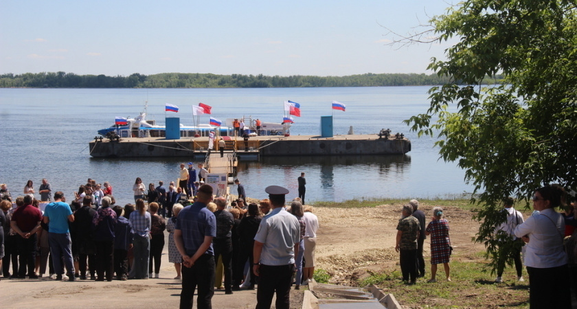 Журналисты совершили тестовый рейс на скоростном судне "Валдай" по маршруту Балаково-Саратов