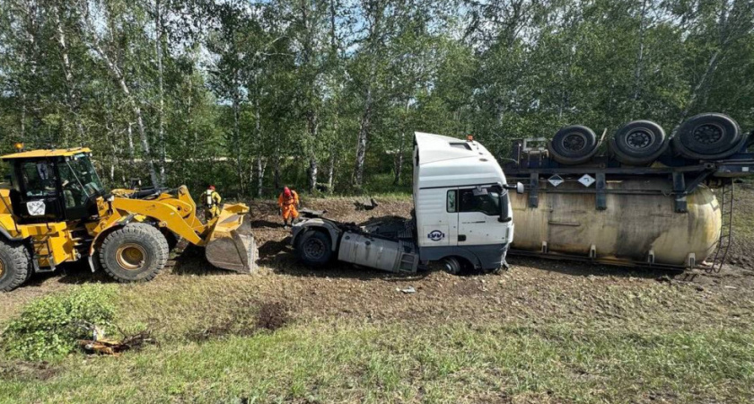 11 тонн соляной кислоты вылилось при аварии в Саратовской области