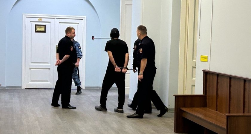В суде рассматривается дело марксовского стрелка, обвиняемого в убийстве после ДТП