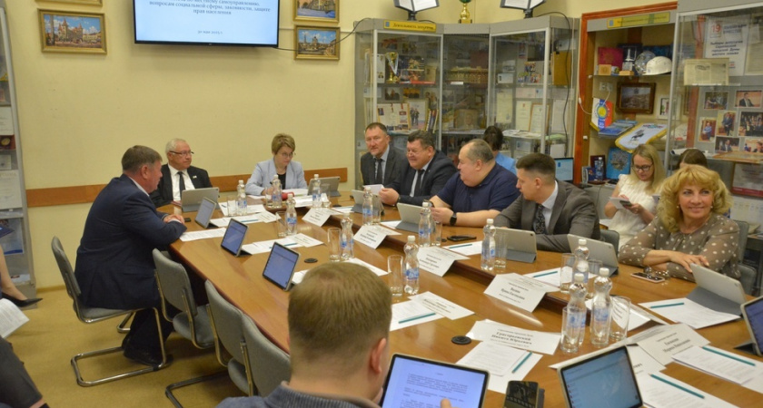 Депутаты Саратовской гордумы внесли изменения в положение о вознаграждении за работу с гостайной