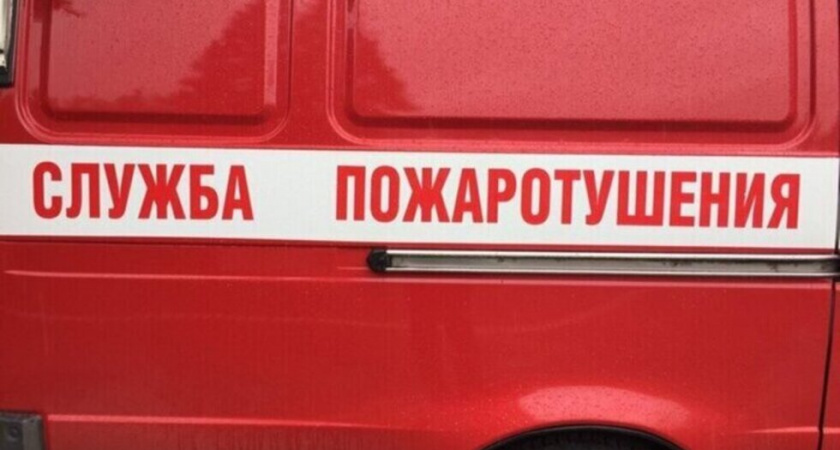 В Саратове загорелся расселенный дом в Заводском районе