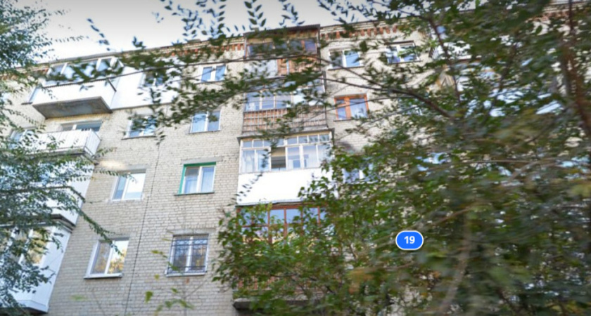 При пожаре в пятиэтажке Саратова пострадала женщина