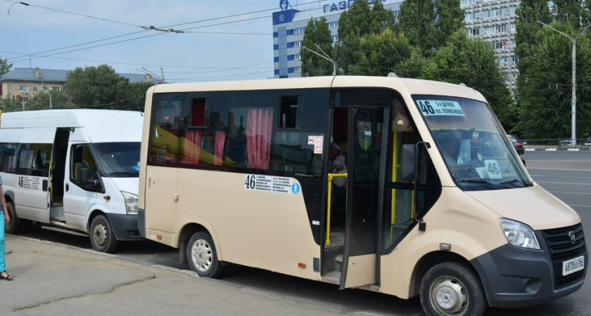 Проезд на двух автобусных маршрутах в Саратове изменит стоимость