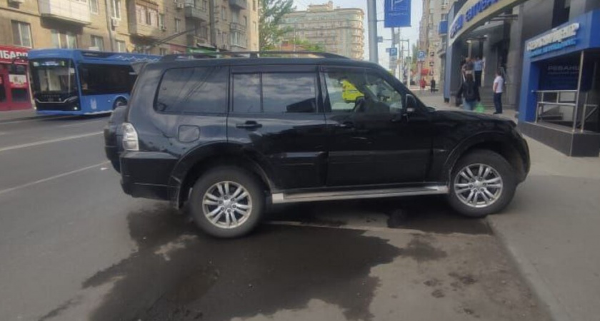 В Саратове водитель Mitsubishi Pajero сбил женщину на перекрестке