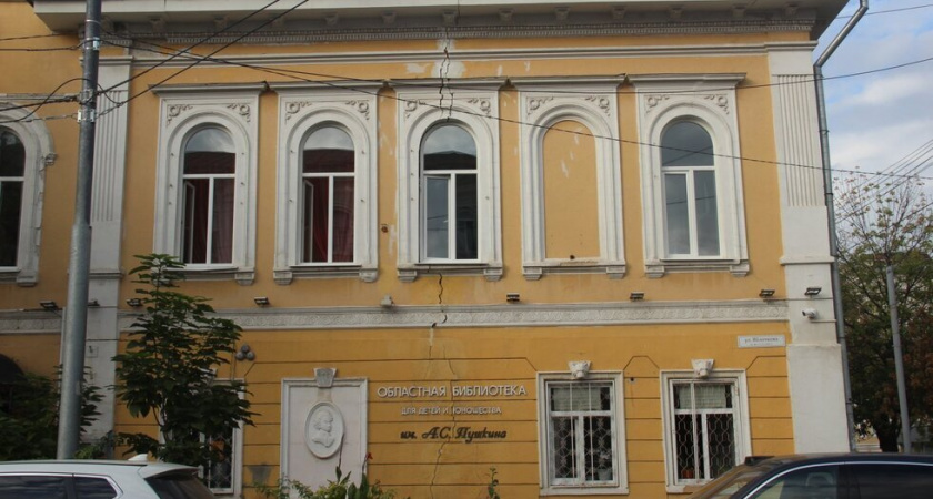 В Саратове отремонтируют крышу исторической библиотеки имени Пушкина за 7,2 млн рублей