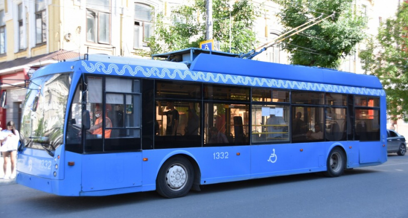 В Саратове из-за урагана остановился электротранспорт