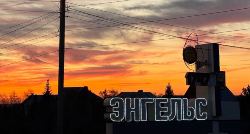 Дроны повредили жилой дом в Энгельсе, пострадавших нет