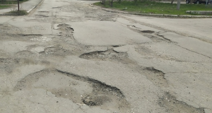 В трёх районах Саратова определили адреса для ремонта междворовых территорий