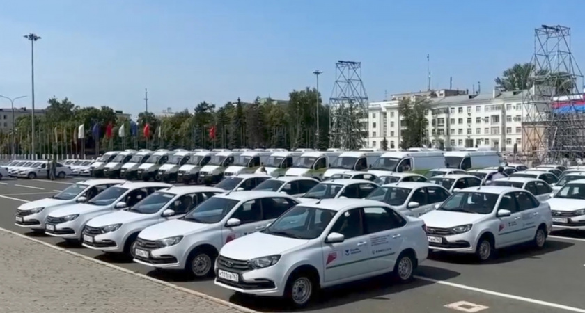 Самарские больницы получили более 100 автомобилей скорой помощи