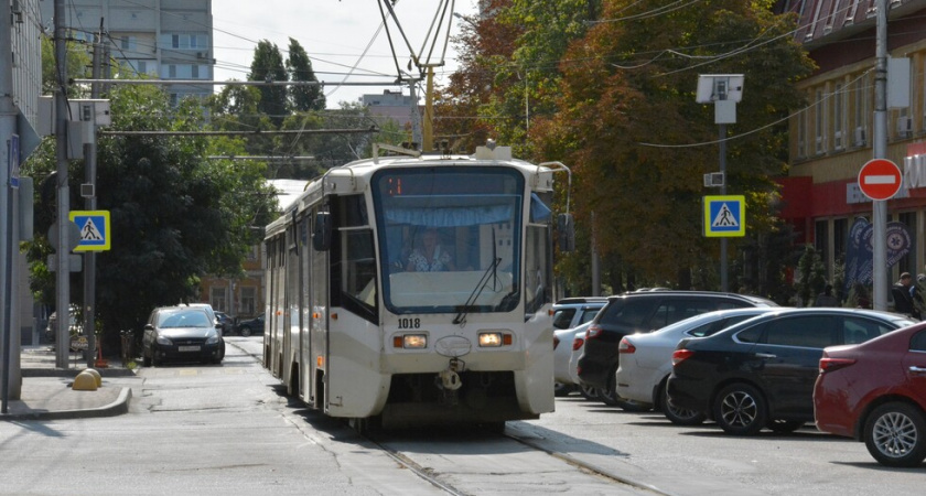 В Саратове остановились три трамвайных маршрута из-за схода вагона с рельсов