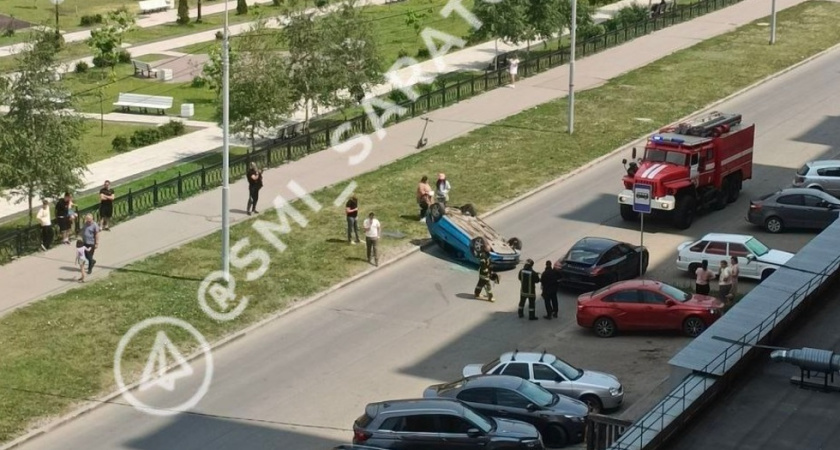 В Саратове перевернулась машина, пострадавших нет
