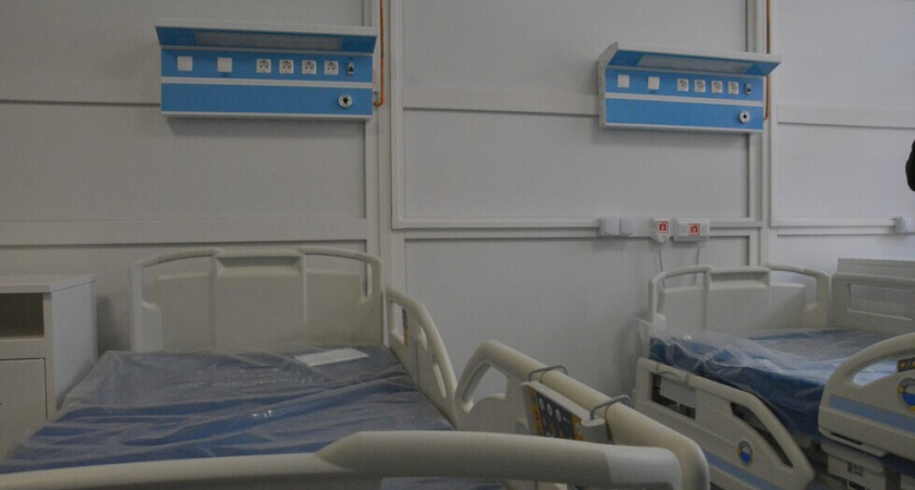 В Саратове мужчина упал с высоты и получил травмы