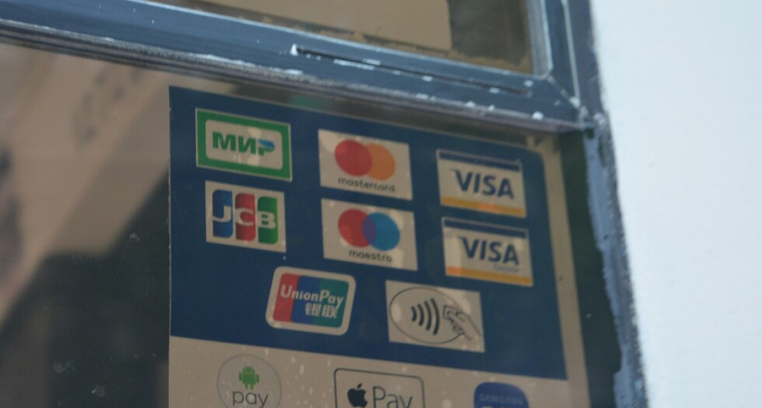 Школьница из Саратова чуть не перевела мошенникам миллион рублей