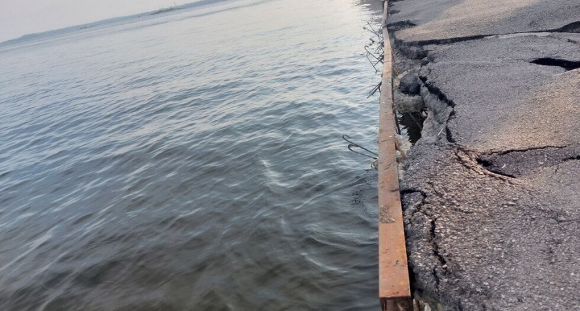 Набережная у Ротонды в Саратове разрушается в месте детских игр