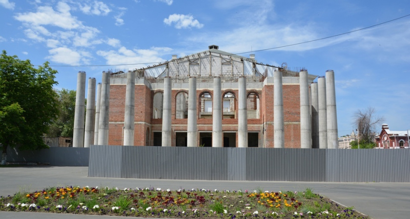 «Адепт Строй» требует с властей Саратовской области 3,2 млн рублей за хранение оборудования театра