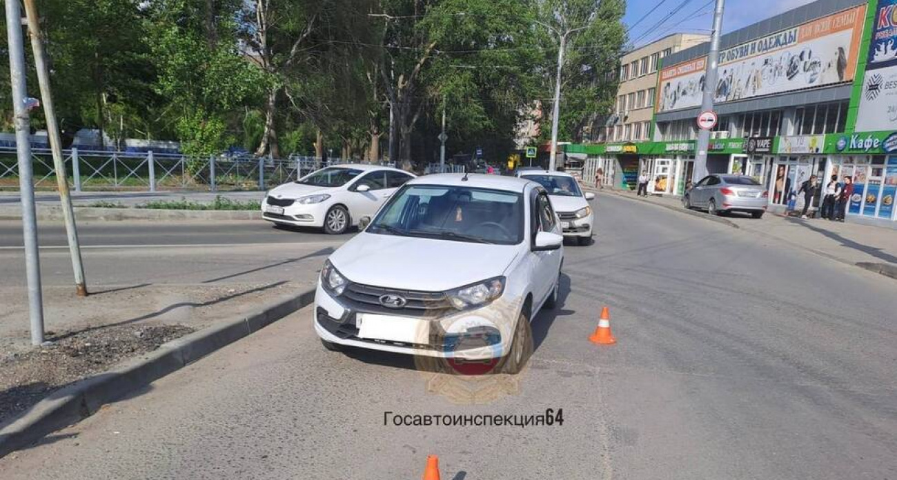 В Саратове в ДТП с электровелосипедом пострадал молодой человек