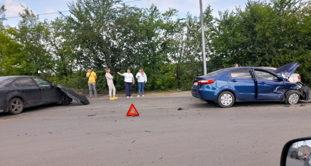 Авария произошла на проблемном перекрестке в Саратове