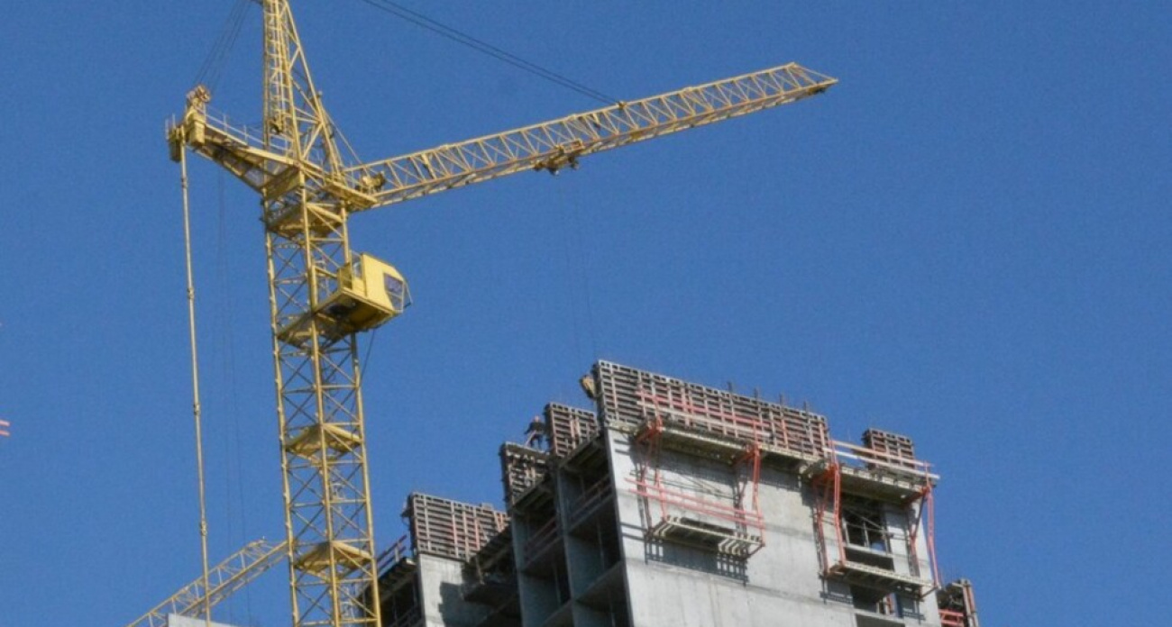 Жилищное строительство в Саратовской области продолжает падать в 2025 году
