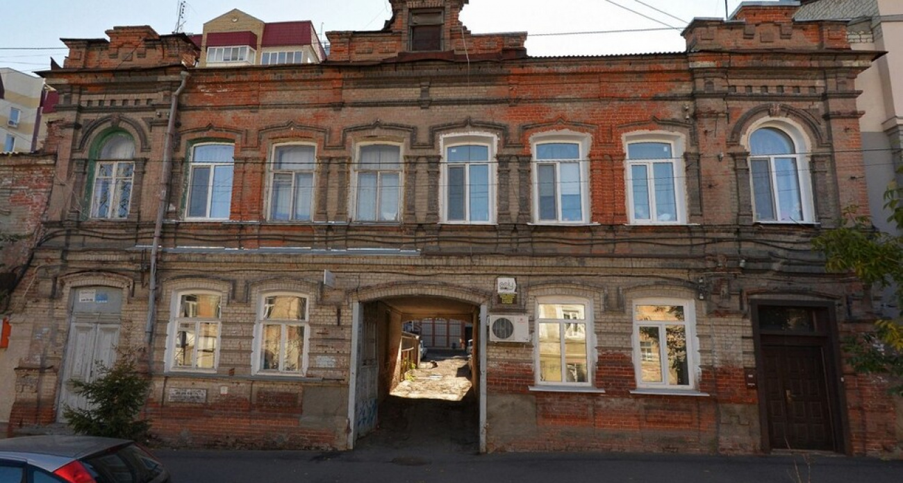 В Саратове два исторических дома могут признать аварийными