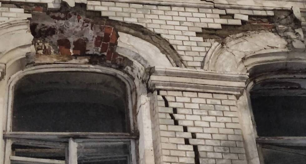 В Саратове обрушилась кладка исторического дома на Театральной площади
