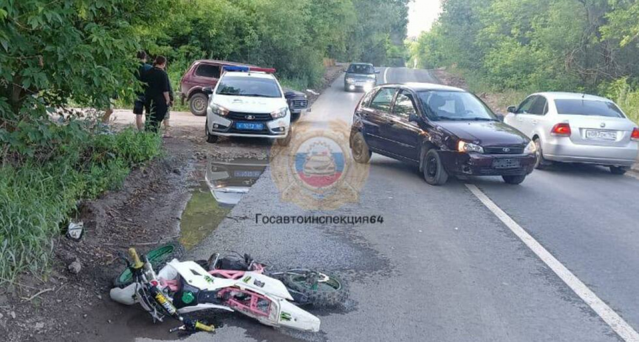 В Саратове 18-летний водитель питбайка пострадал в ДТП с легковушкой
